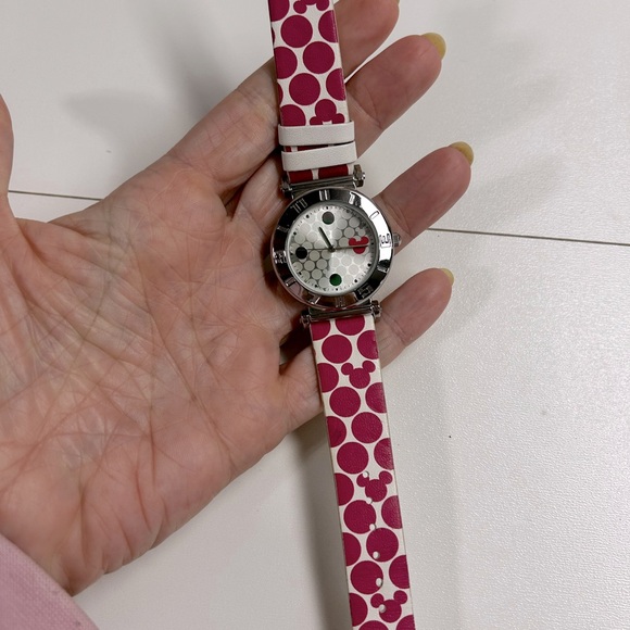 Official Disney Parks wristwatch - Picture 4 of 8